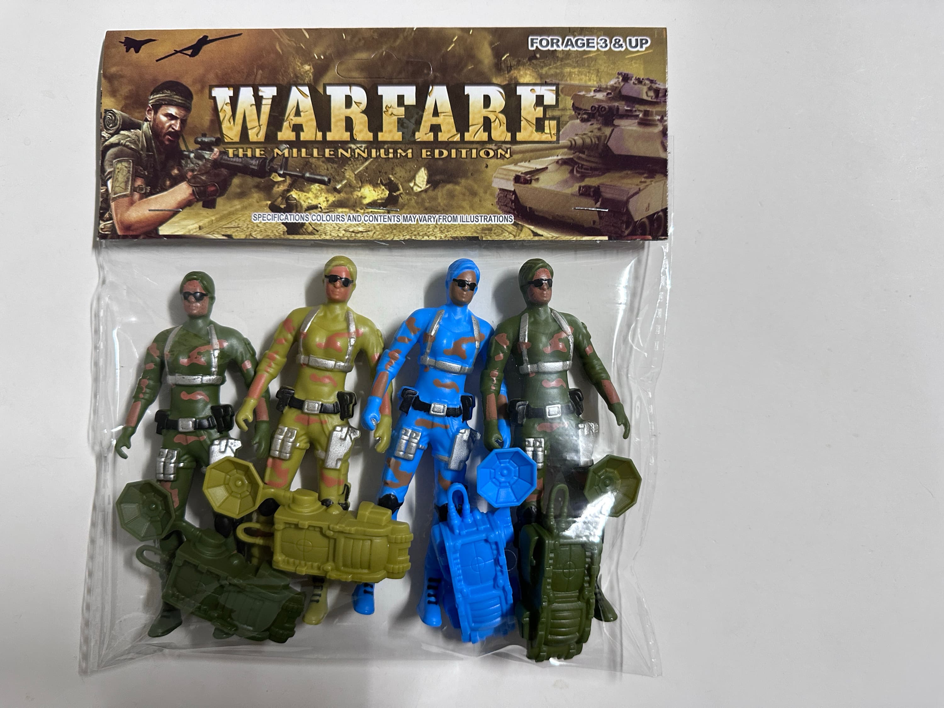 4 Female Soldier Figures (12cm) with 4 Backpacks
