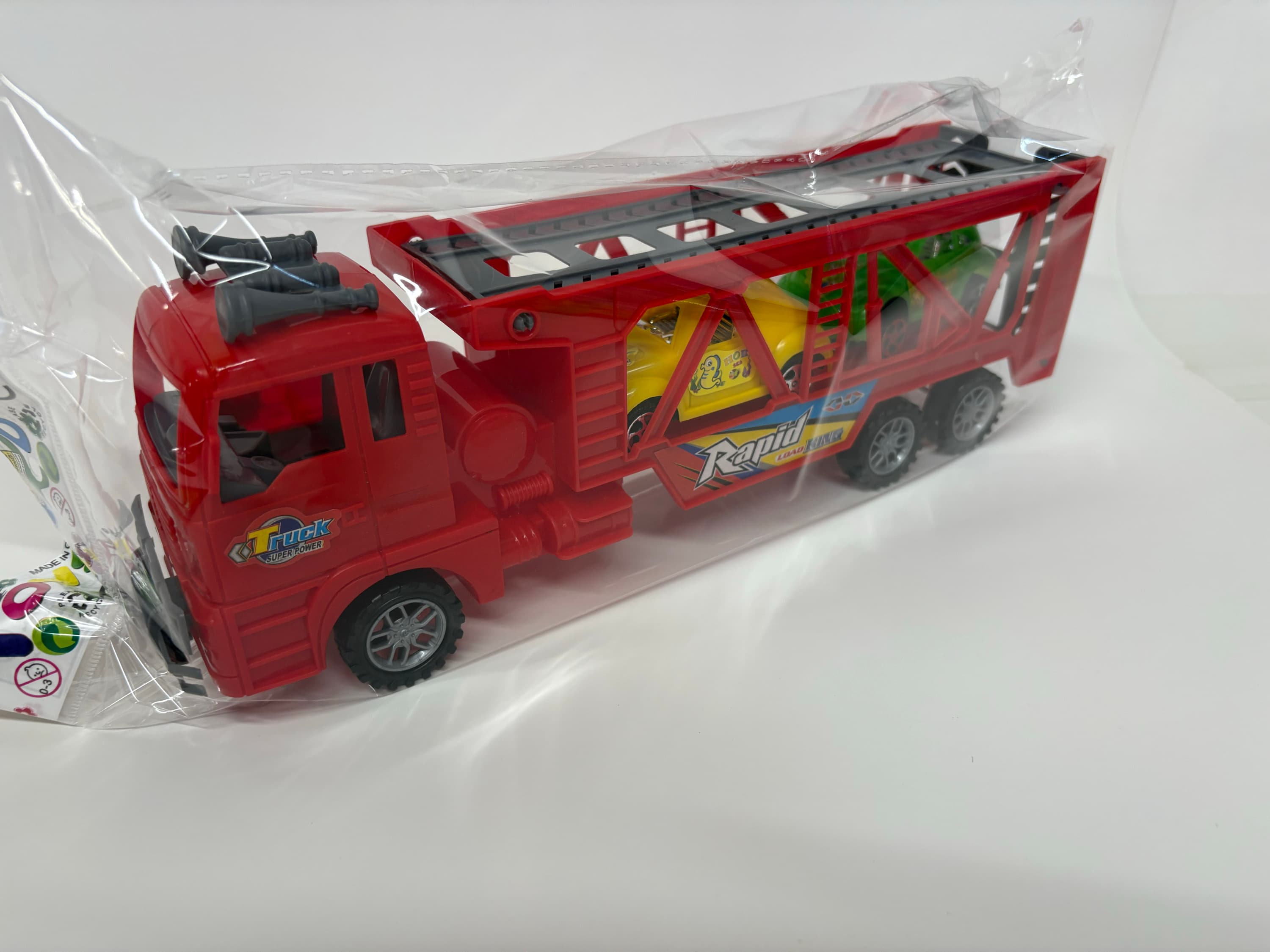 Solid Color Single-Layer Inertia Towing Vehicle with 2 Gliding Beetle Cars